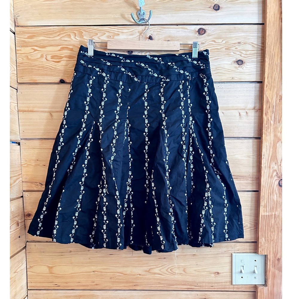 Vintage Skirt Size 11 Black Floral Embroidered Pleated A-Line Tulip Twirl Twee
